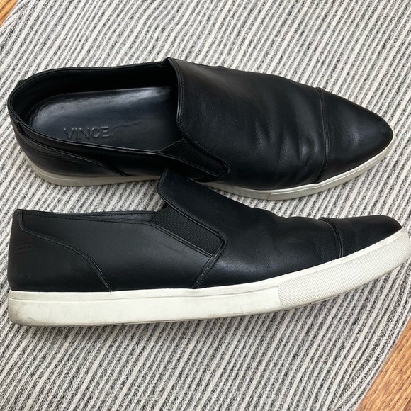 Vince Women's Black 'Paeyre' Pointy Toe Slip-On Leather Sneaker - Picture 3 of 8